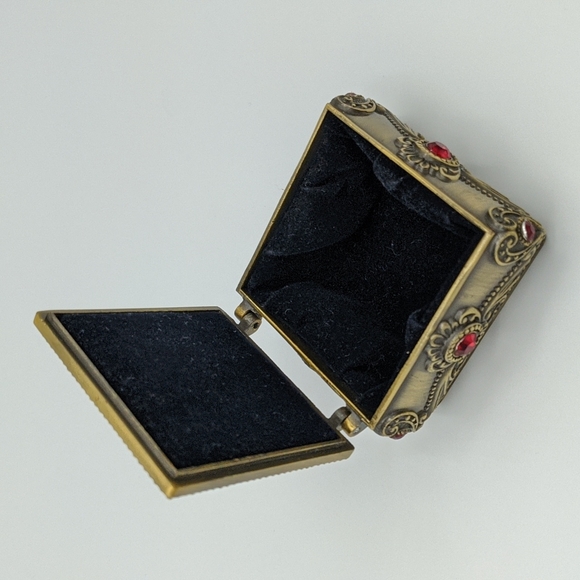 Vtg metal trinket box - Picture 3 of 7